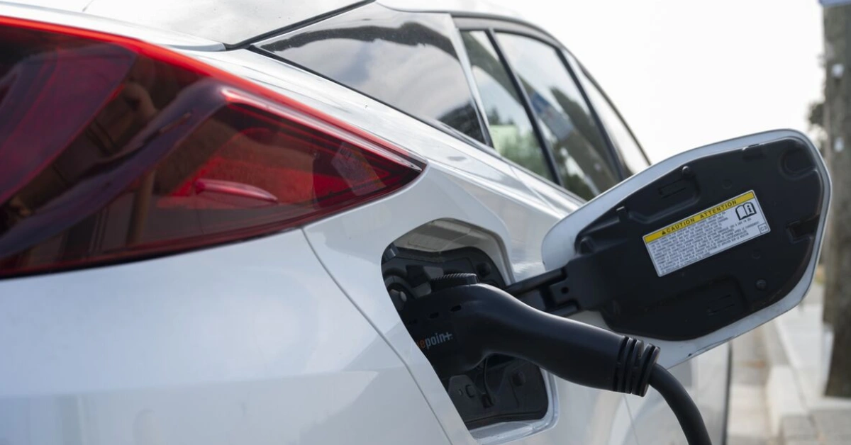 Canada’s EV Sales Plunge 35% in June 2025 Amid Anticipation of New Federal Incentives