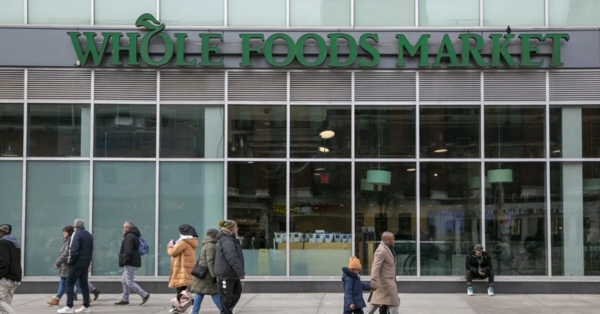 Whole Foods Toronto Stores Closing Shoppers Flock to Final Sales Before August 22 Shutdown